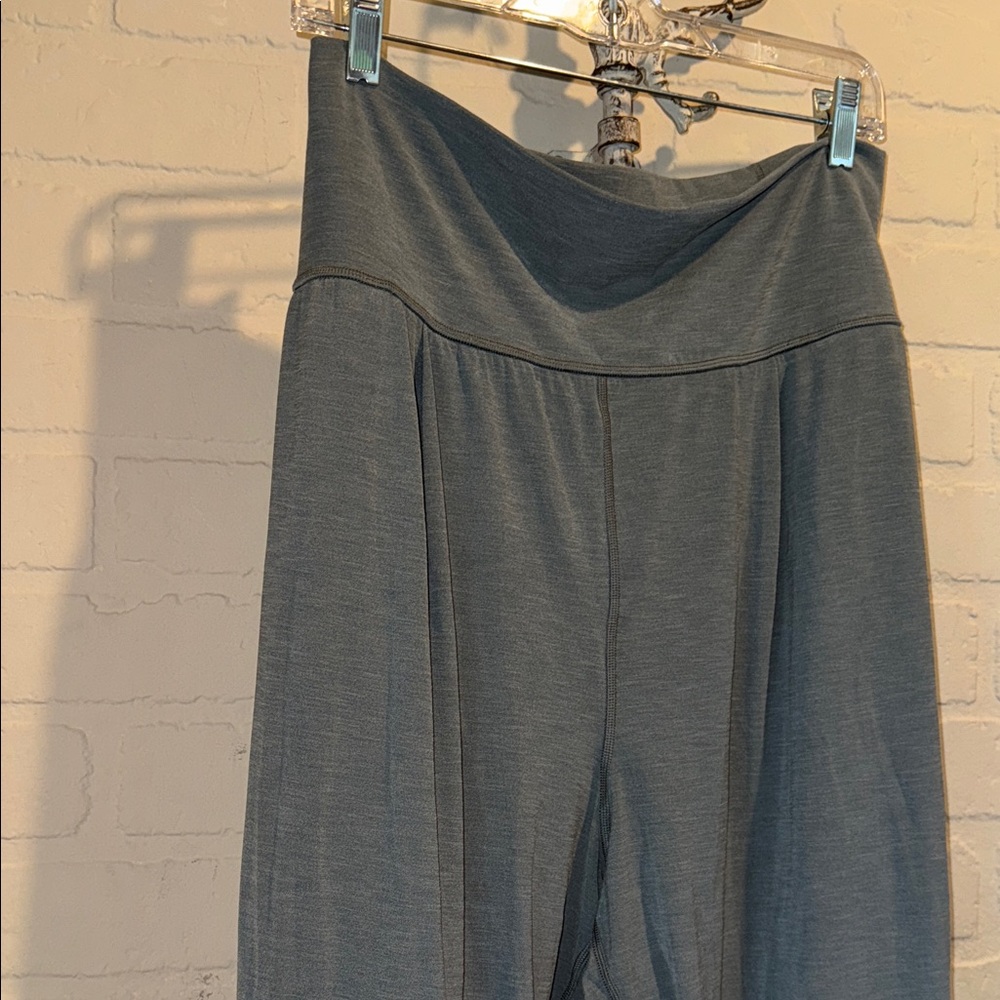 Athleta elation pants soft stretch pockets Gray green athletic lounge 2x